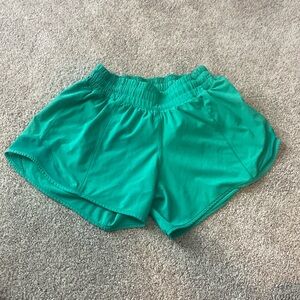 Lululemon Hotty Hots Size 2 4” Kelly Green